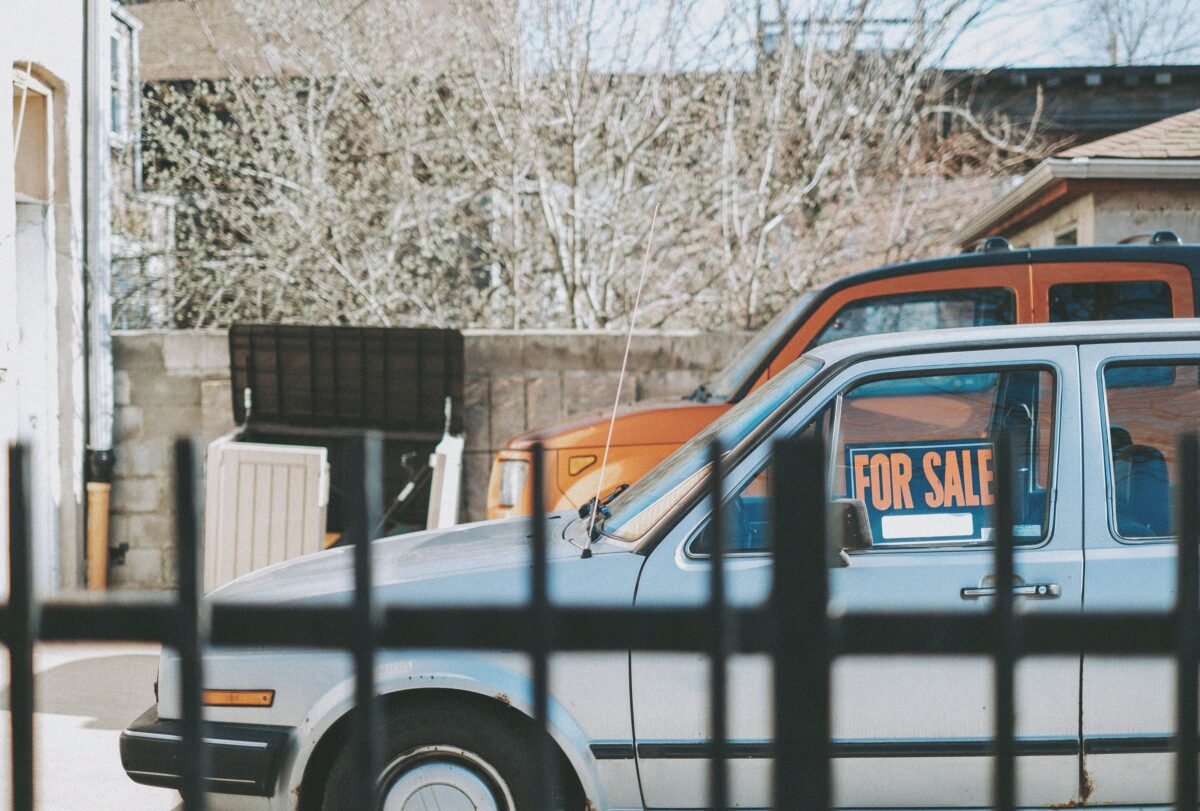 Selling car online Pakistan