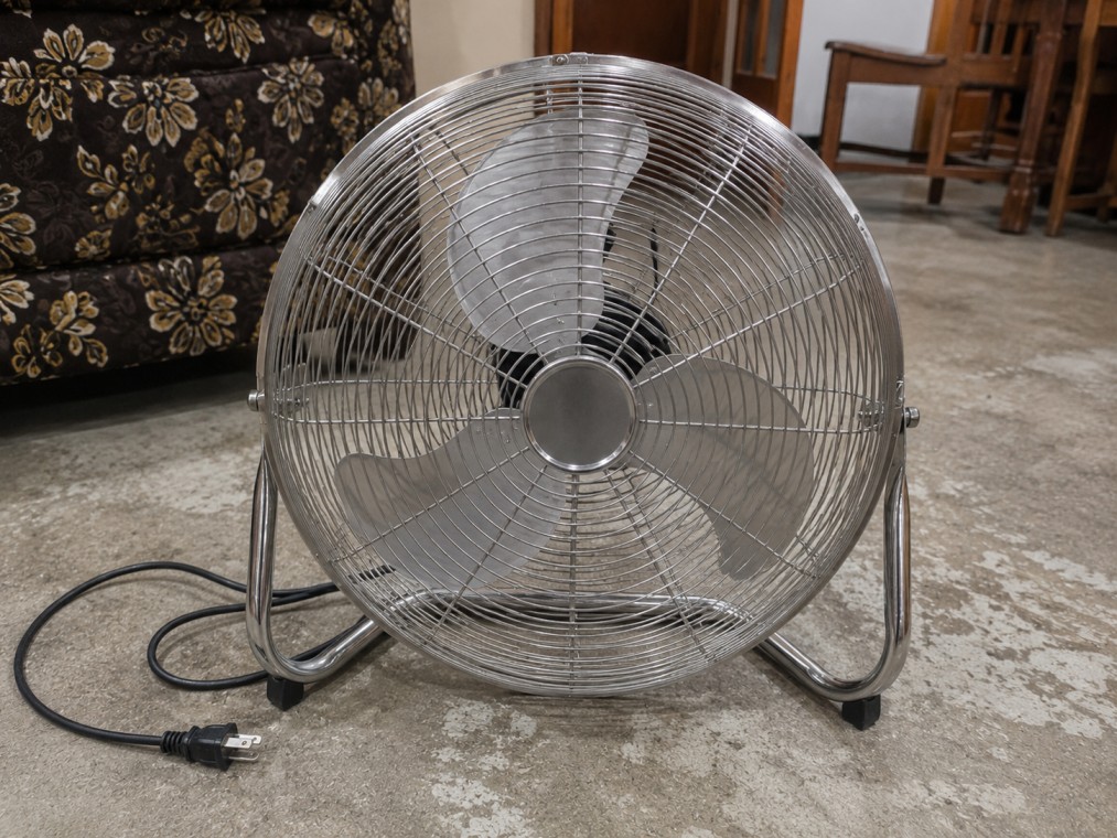 Portable used electric fan (120V) for sale in Peshawar
